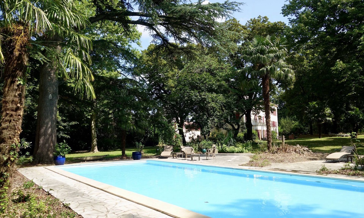 Saint-Affrique-les-Montagnes Bed & Breakfast | Suite Réberga