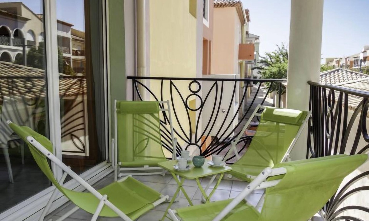 Saint-Cyr-sur-Mer Apartment | Le Madrilène by Interhome