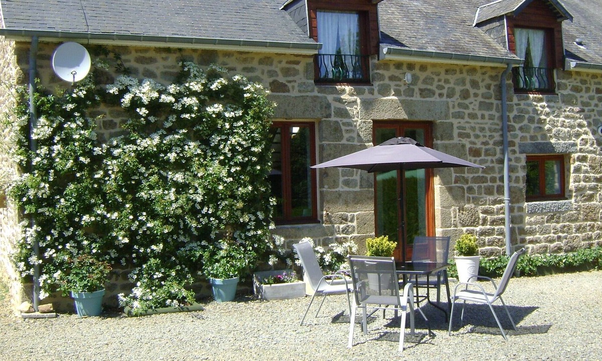 Saint-Georges-de-Reintembault Cottage | A Rural South Facing Haven