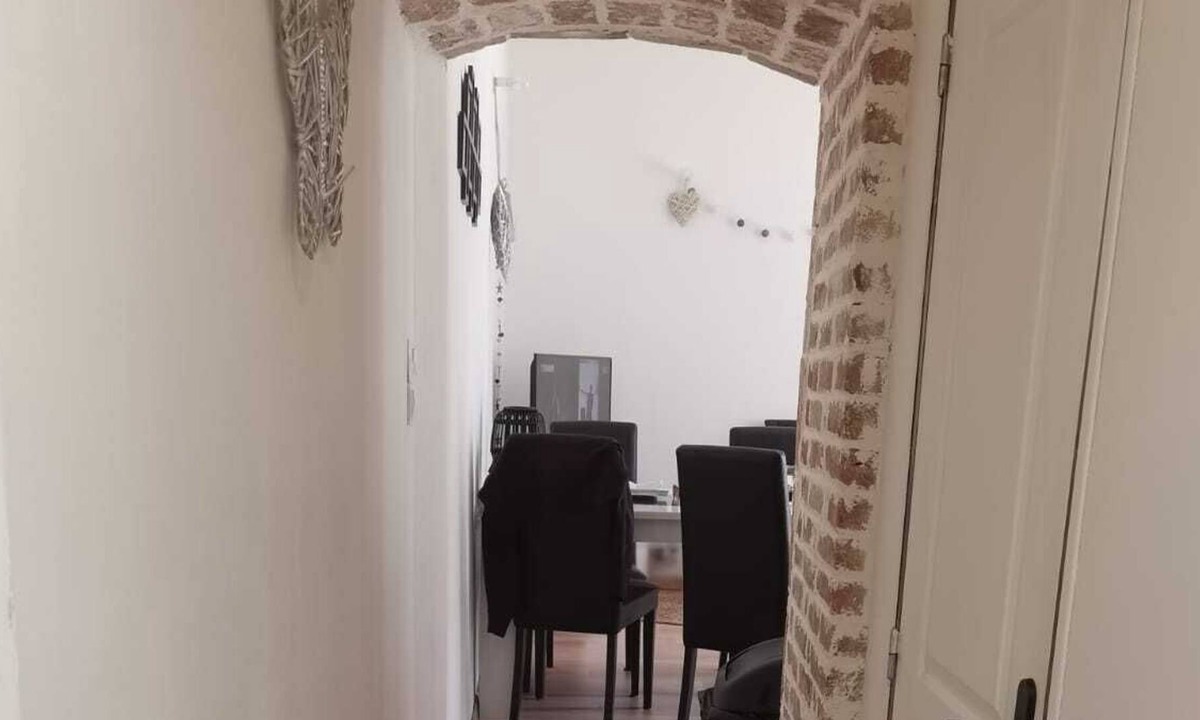 Saint-Jean-de-Maruejols-et-Avejan Apartment | Foot on the ground