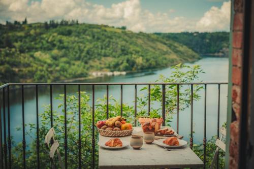 Saint-Jean-Saint-Maurice-sur-Loire Apartment | Gîtes Les Pittoresques