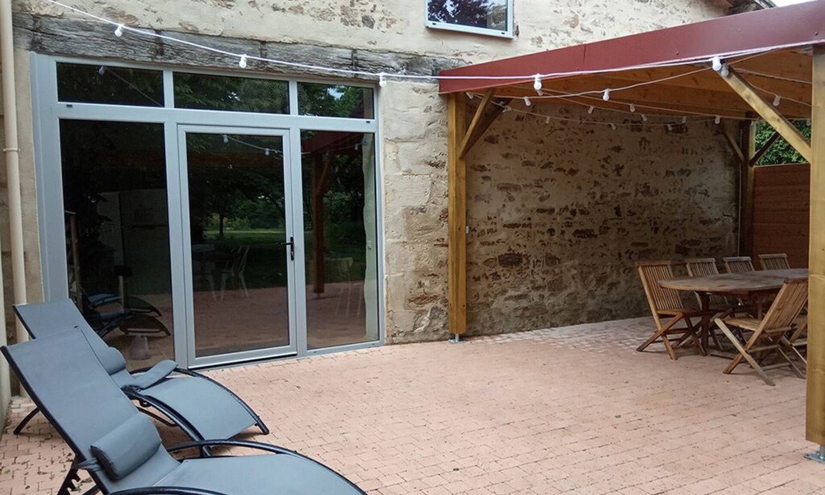 Saint-Martin-Lars-en-Sainte-Hermine House | 10-bed gite in the countryside with indoor swimming pool