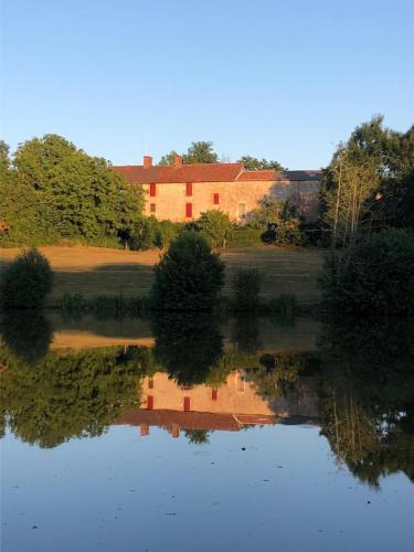 Saint-Martin-Lars-en-Sainte-Hermine Bed & Breakfast | Le Vieux Château de Saint Martin-Lars
