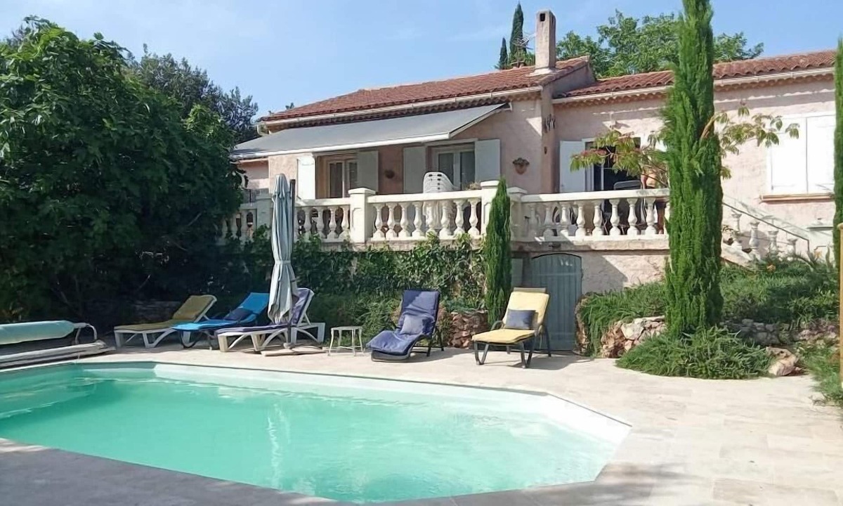 Saint-Maximin-la-Sainte-Baume House | SOUS LE FIGUIER, gîte with shared pool