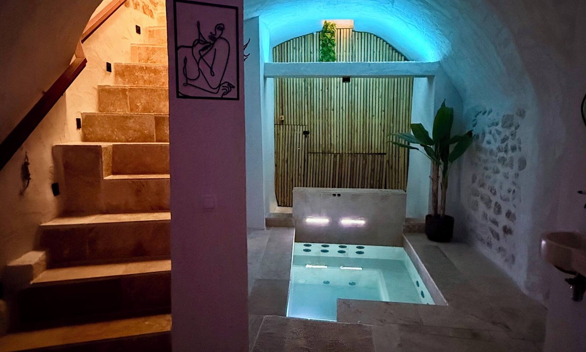 Saint-Maximin-la-Sainte-Baume Apartment | Apartment with jacuzzi