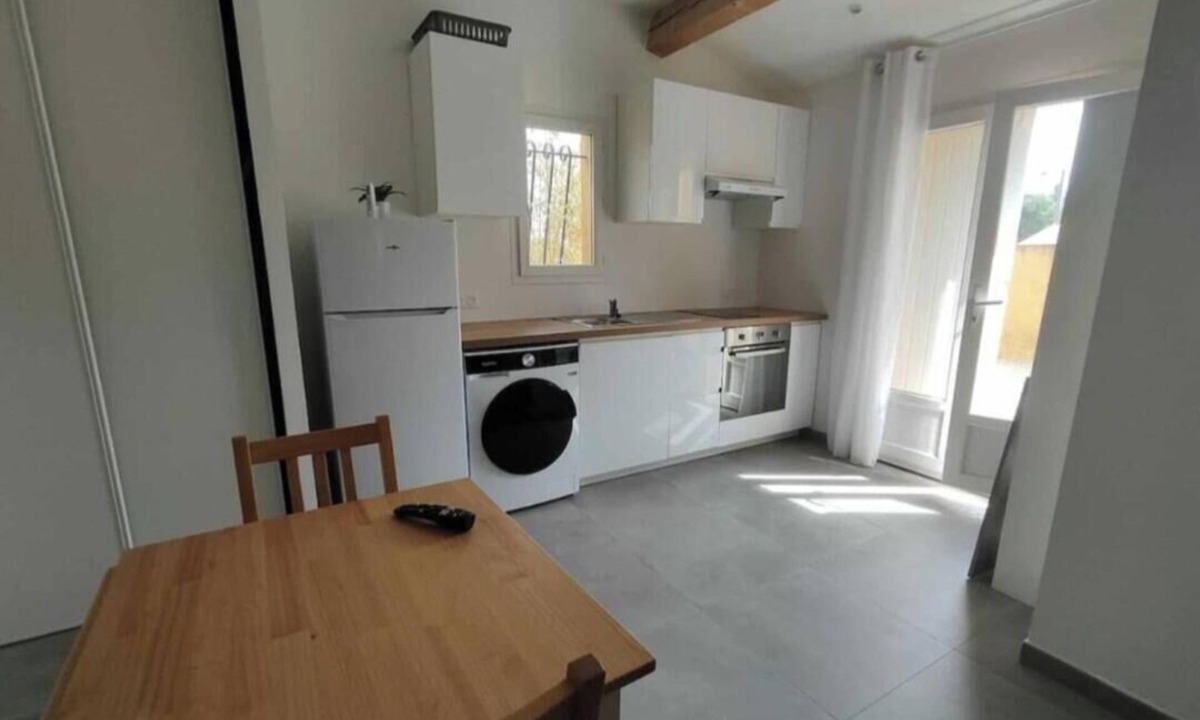 Saint-Maximin-la-Sainte-Baume Apartment | Studio Saint Maximin with exterior, parking space and near downtown