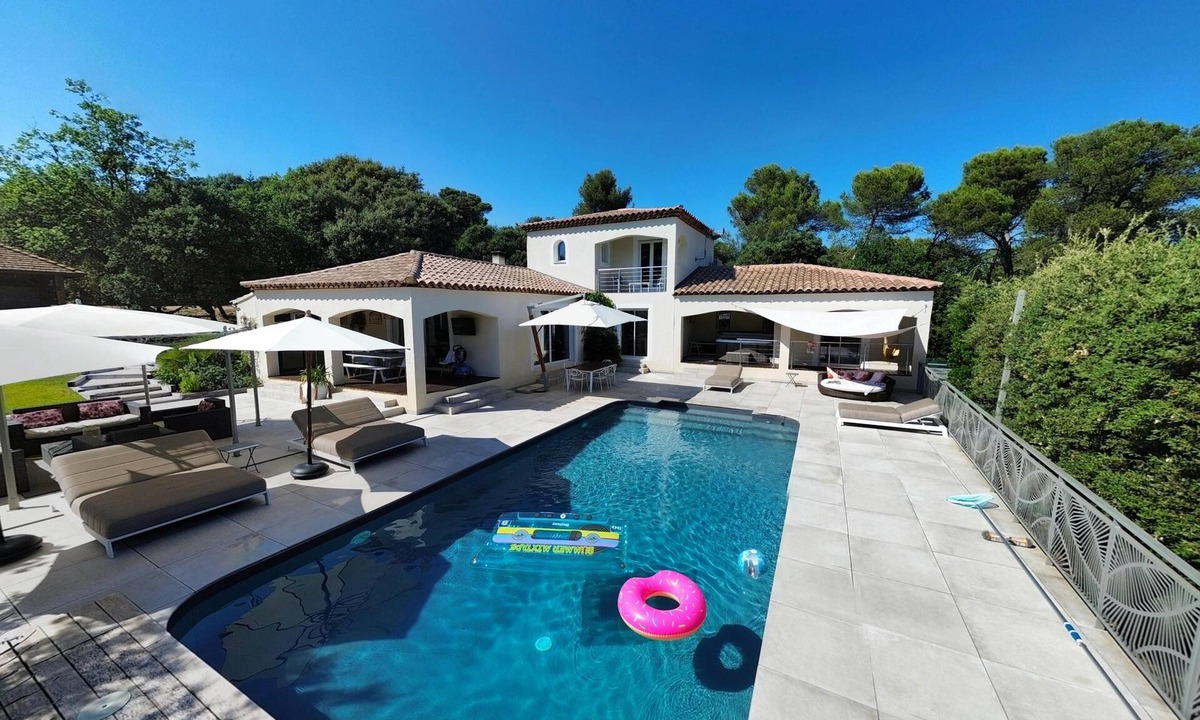 Saint-Maximin-la-Sainte-Baume Villa | villa air conditioning, heated pool, jacuzzi -