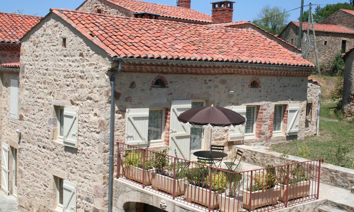 Saint-Quentin-sur-Sauxillanges House | Gîte Moquine Entièrement Restauré, Présente un Aspect Chaleureux