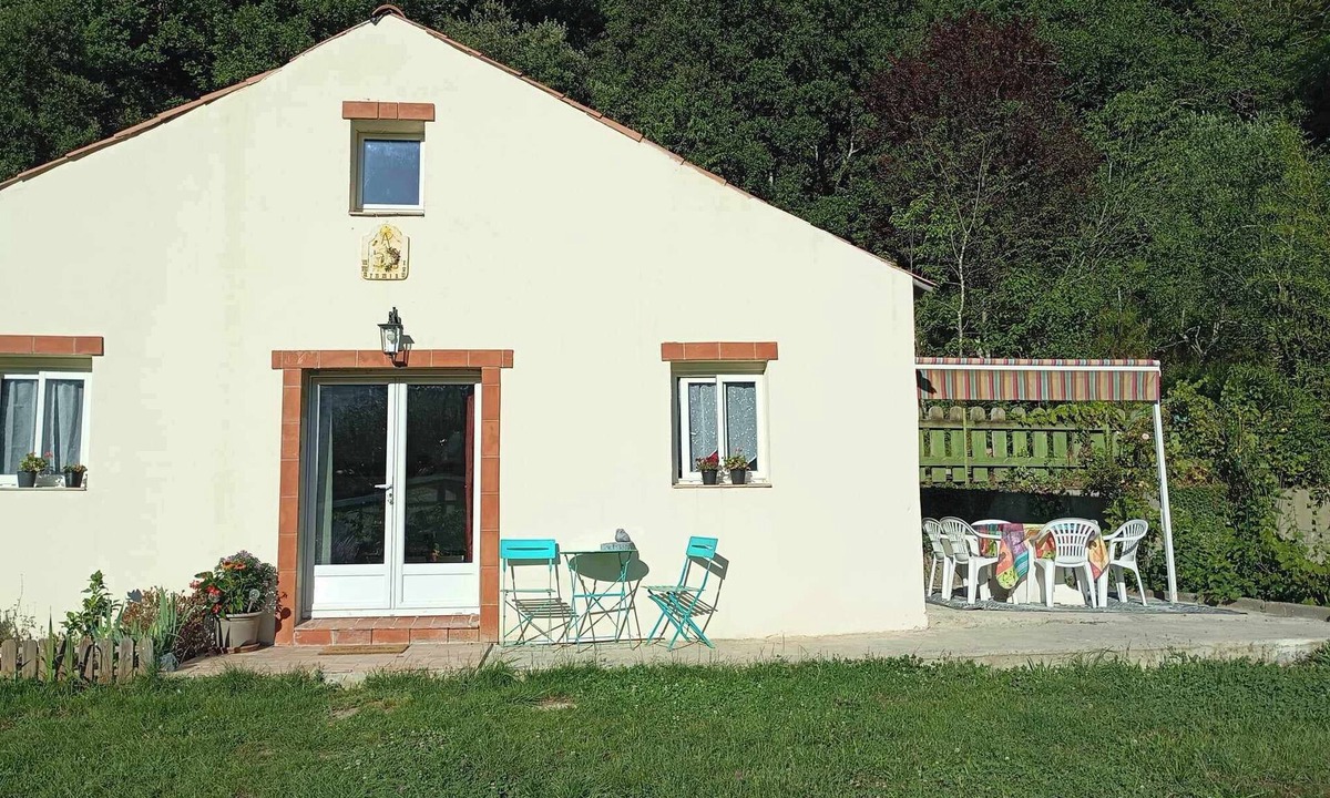 Saint-Sebastien-d'Aigrefeuille House | Quiet Les Poppies gîte on property with shared pool near Anduze.