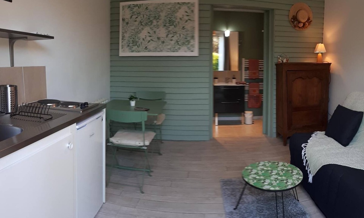 Saint-Sylvestre-de-Cormeilles Bed & Breakfast | Saba, country guest studio with kitchenette