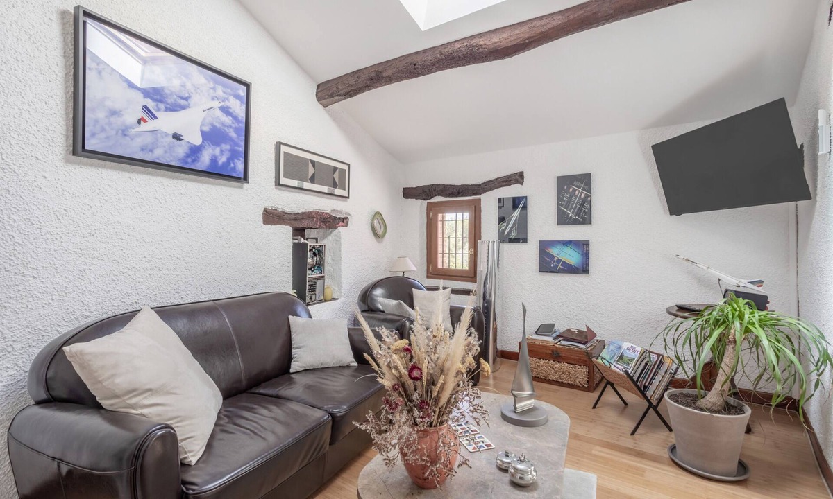 Sainte-Colombe-de-la-Commanderie Bed & Breakfast | Bed and breakfast 'Colombine Chambre Double Deluxe' with Shared Garden, Wi-Fi and Air Conditioning