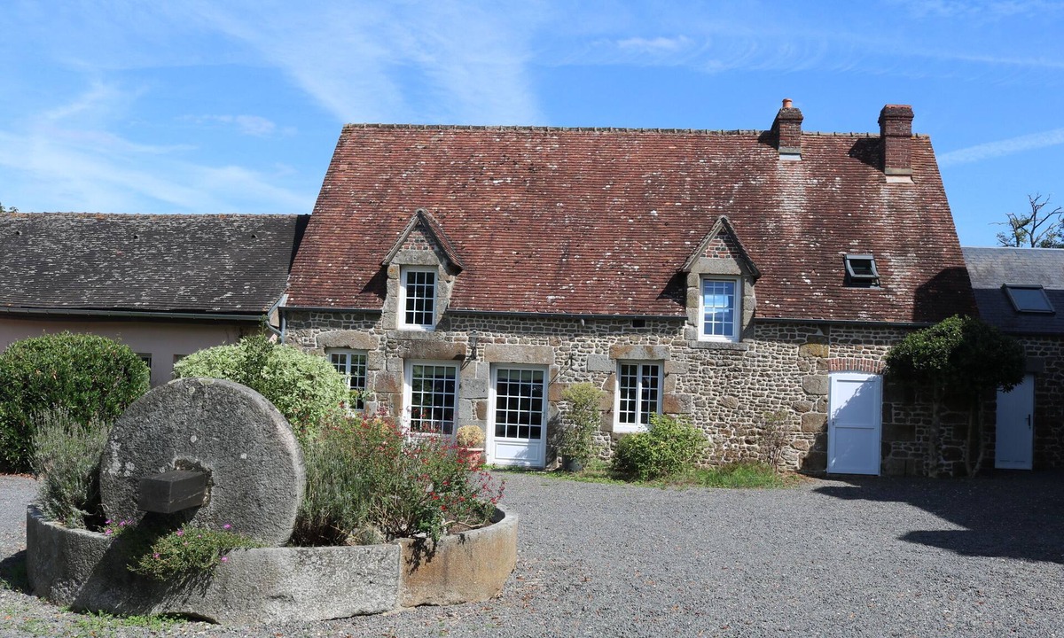 Sainte-Marguerite-de-Carrouges House | Green cottage