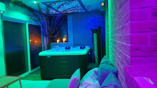 Querenaing House | Fraisier, love room Valenciennes avec SPA privatif