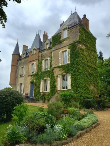 Loue House | France Petit Château