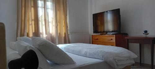 Aulnay-sur-Iton House | Francois Faber