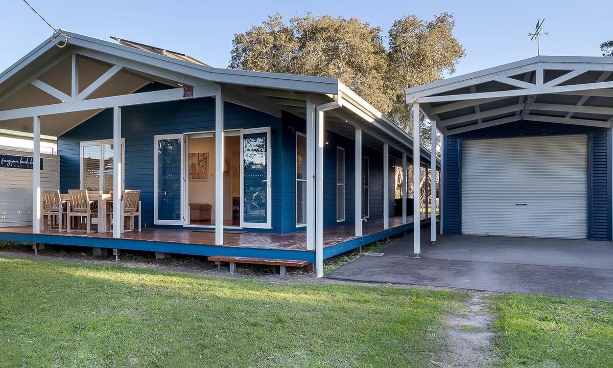 Hat Head House | Frangipani in Hat Head