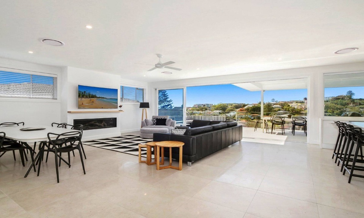 Terrigal House | FRANGIPANI | WIFI , Spacious Home | Accom Holidays