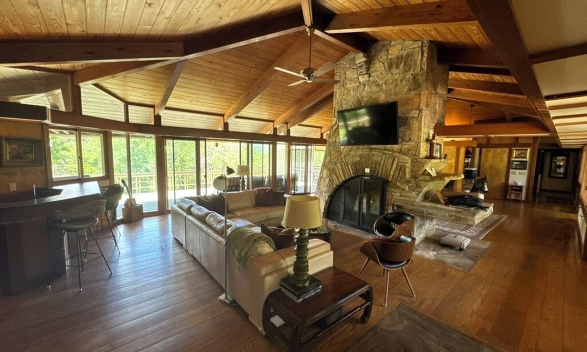 Rabun Gap House | Frank Lloyd Wright–Inspired Architectural Retreat on 5 Private Acres