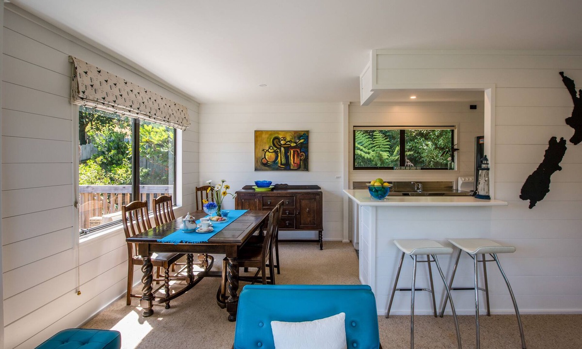 Surfdale Cottage | Franks Treehouse - Oneroa Holiday Home