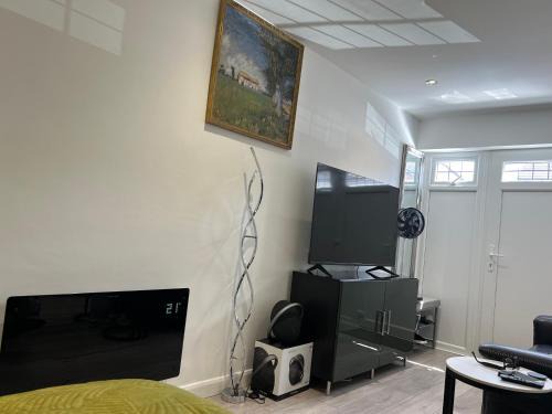 Fryent Apartment | Franky's Place luxury apartment