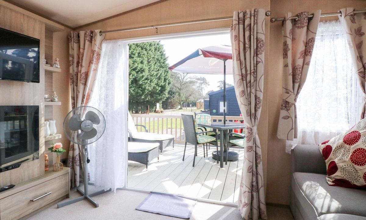 Hopton Cottage | Freddy's Lodge, Foxburrow Hang