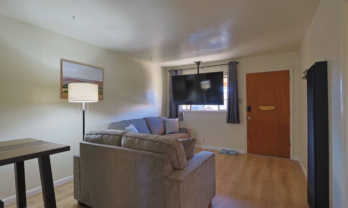 Farmington House | Free 25 Starbucks! 504-B Hideaway!