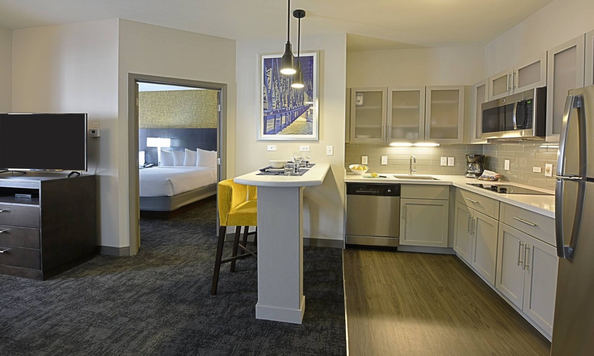Little Rock Medical District Condo | Free Breakfast Buffet. Close to Medical Center. Good for Groups!