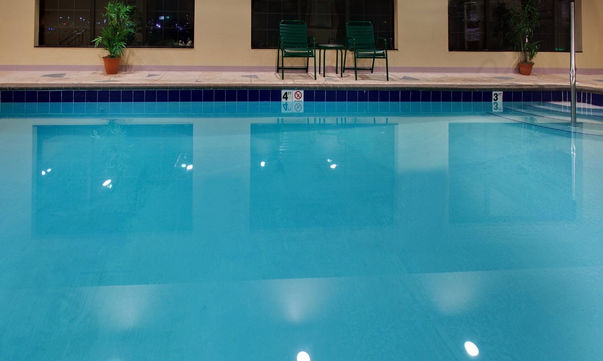 Davenport Condo | Free Breakfast, Free Wi-Fi, Indoor Pool + Hot Tub | Comfy Suite