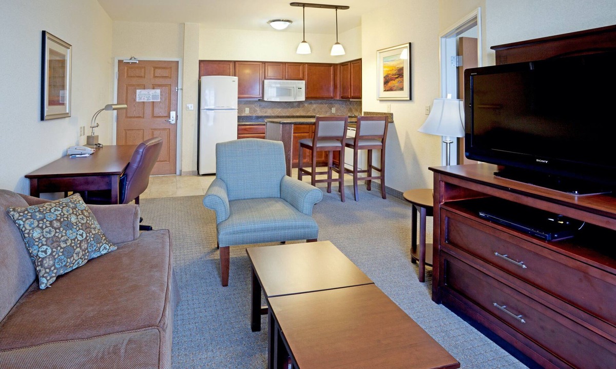South Side Condo | Free Breakfast. Great Location Near Area Beaches.