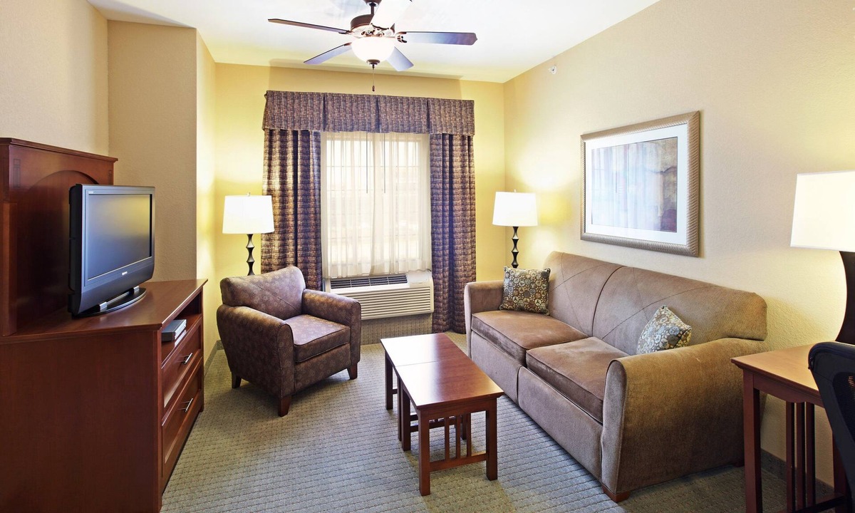 Rogers Condo | Free Breakfast. Gym. Close to Mercy Hospital Northwest Arkansas!