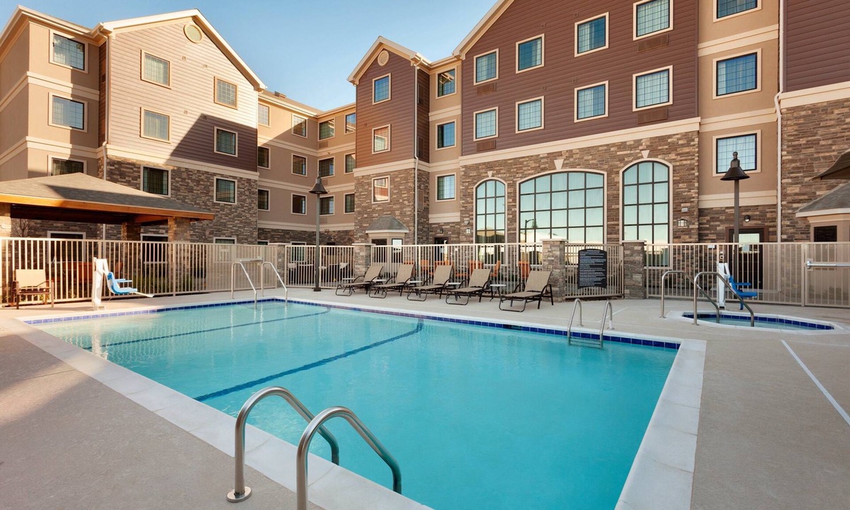 Midland Condo | Free Breakfast. Pool. King Suite. Near the new Chevron and Oxy campuses!