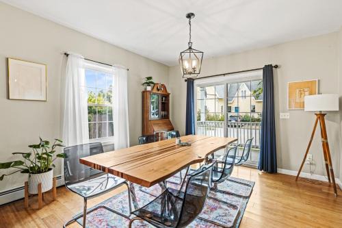 South Portland House | Free Champagne all Winter at Stylish Designer Retreat Sleeps 10