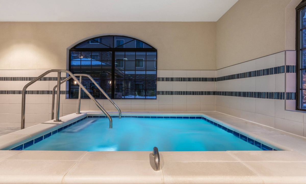 Midtown Anchorage Apartment | Free Daily Breakfast, Business Center + Heated Indoor Pool Access