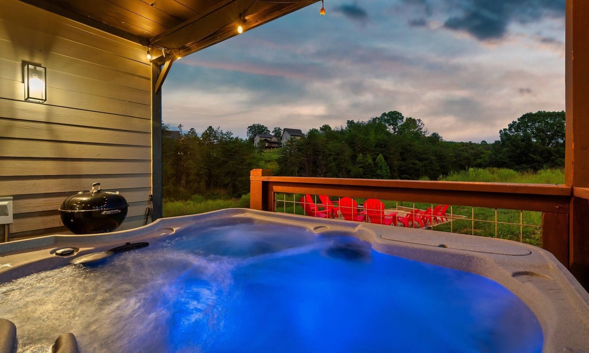 Sevierville Cabin | Free Dollywood Tix/HotTub/FirePit/Peaceful/Arcade/