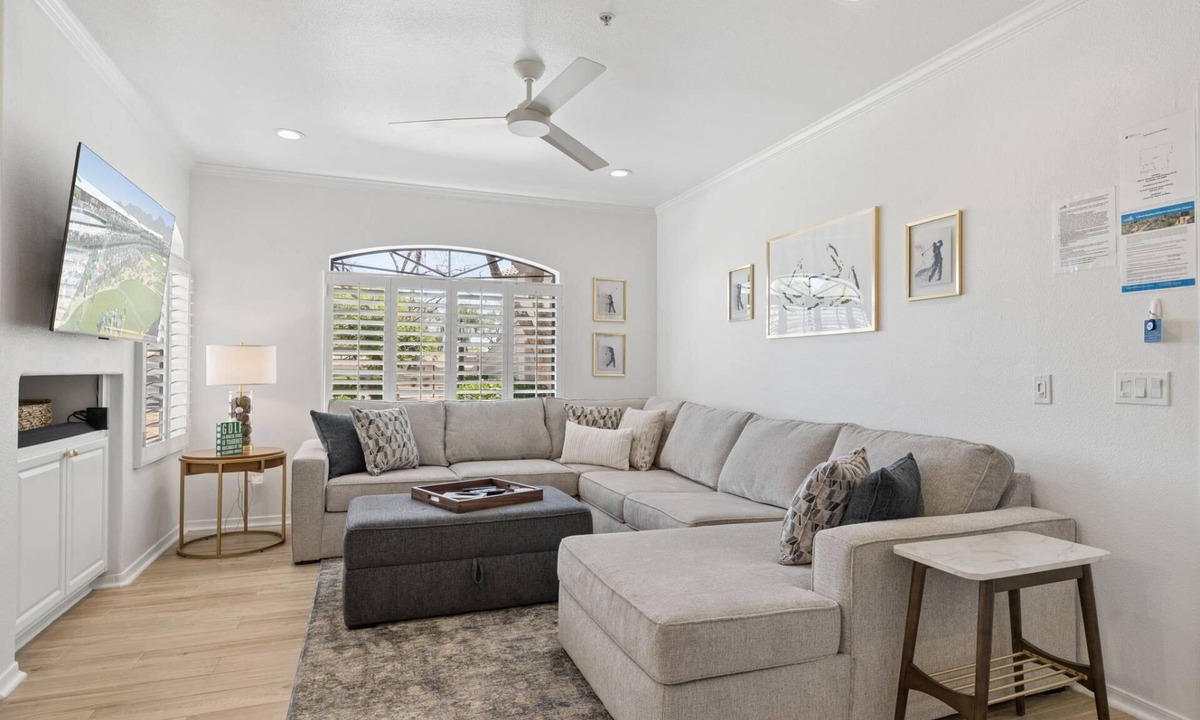 North Scottsdale Condo | FREE GOLF! Resort Style 1st floor condo in Great Location! Heated Pool/Spa/Gym, Near Shops/Dining!
