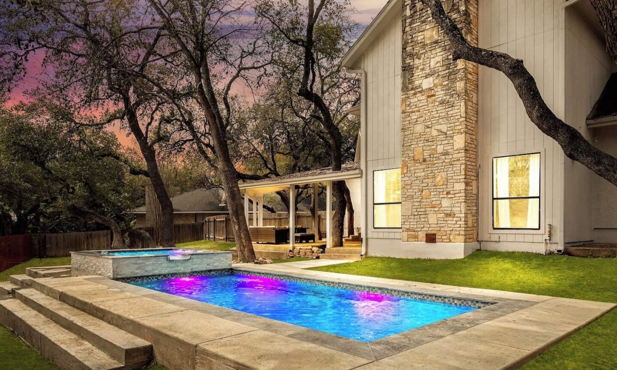 Wetmore House | *Free Heated* Pool & Hot Tub, Large Home, King Bed