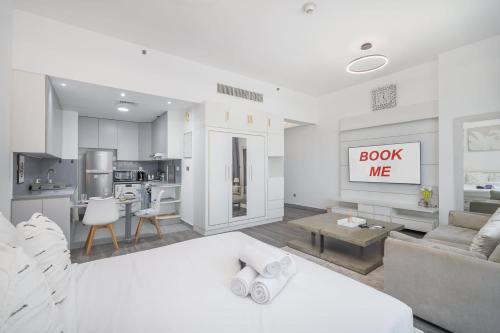 Barsha Heights Apartment | Free housekeeping visits during your stay - StayShort - Stylish Studio Apartment in Tecom's Prime Location