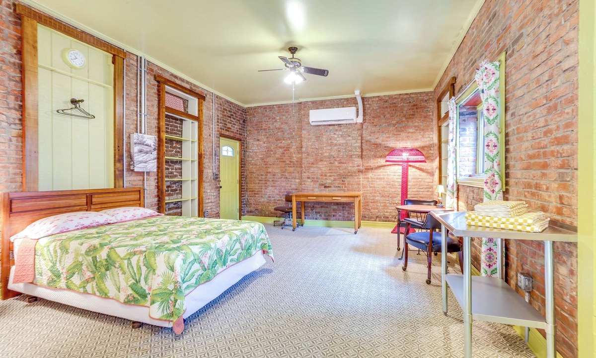 Smoketown Jackson Apartment | Free Off-Street Parking! Louisville ‘Side Shack’