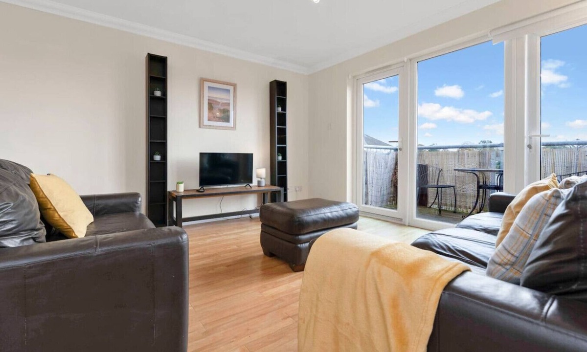 Livingston Apartment | Free Parking | Central | 2 Bedroom | 4 Guests