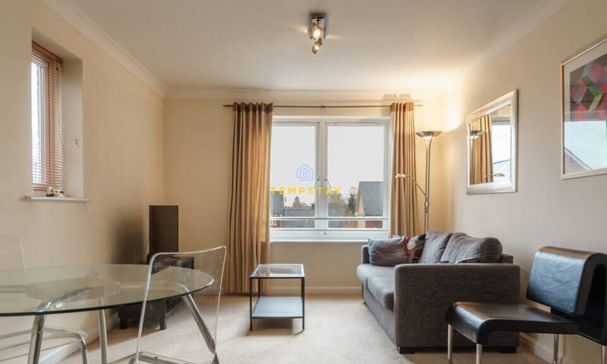 Reading Apartment | Free Parking - Central Reading - Easy Access to M4