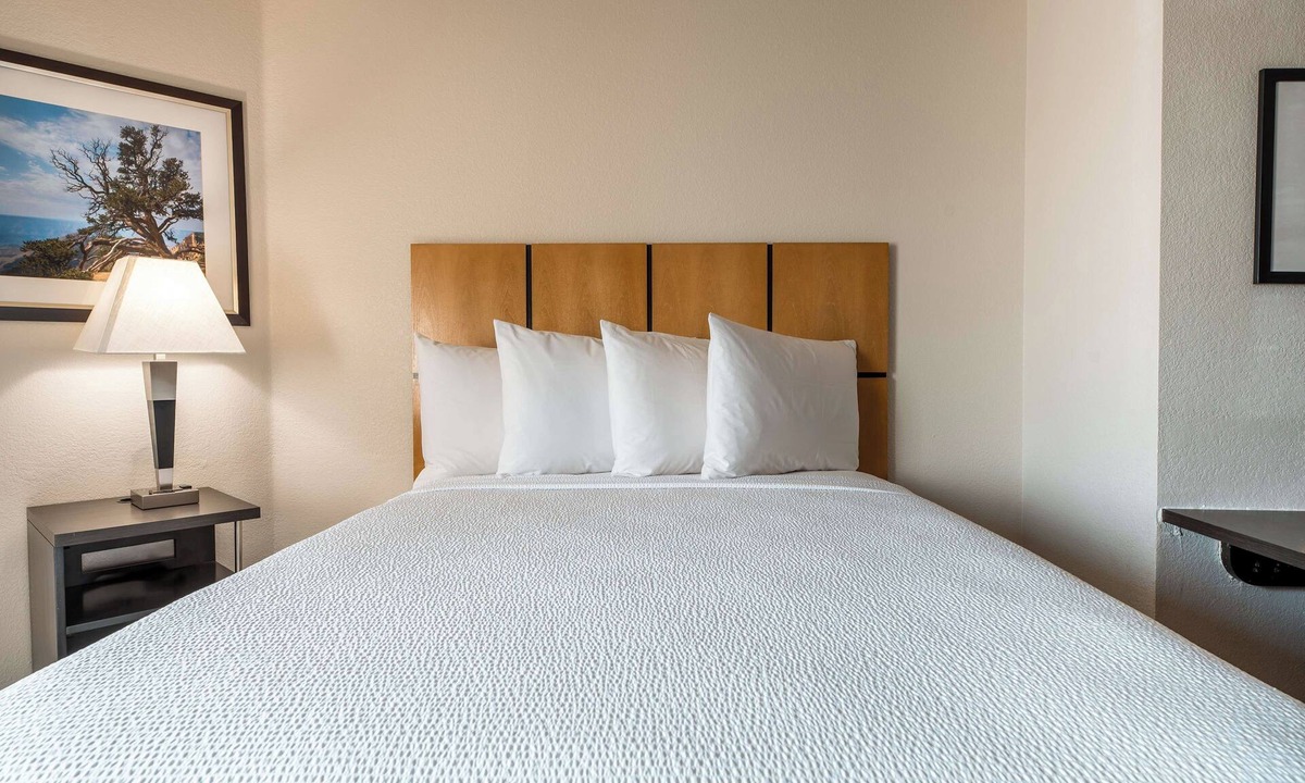 Fossil Creek Hotel | Free Parking | Comfortable Suites | Perfect for Relaxed Stays