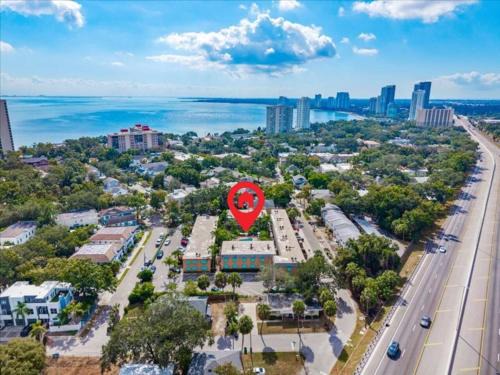 Bayshore Gardens Apartment | Free Parking - Pool - Bayshore Resort-Style 2BD