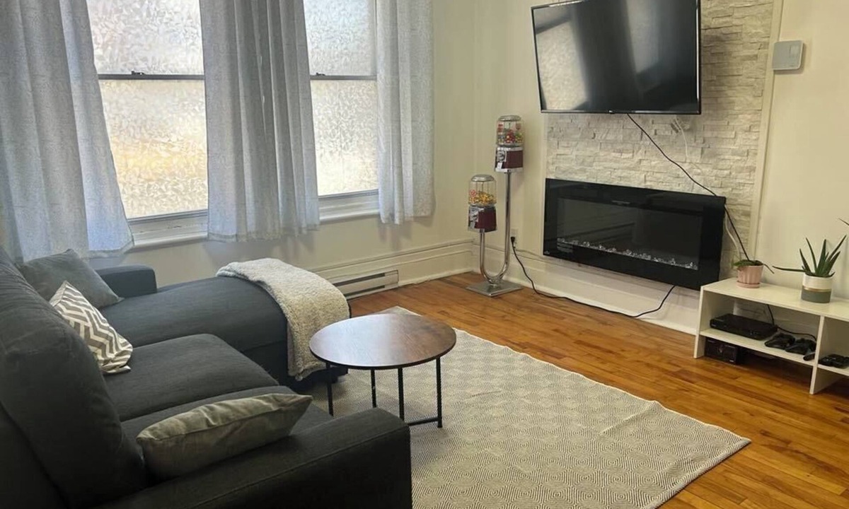 Hochelaga-Maisonneuve Apartment | Free Parking, Private Terrace, Tea Lounge, Harry Potter