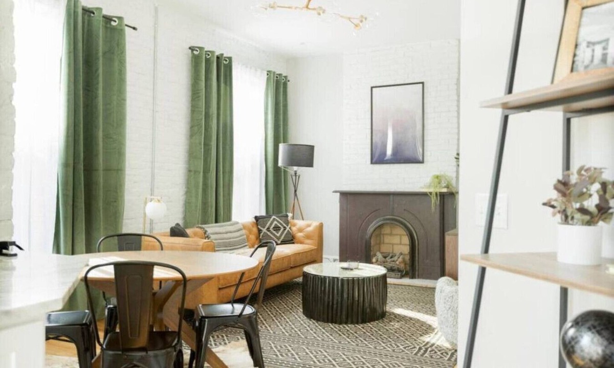 Victorian Village Apartment | FREE Parking | Smart TV | Steps to Everything