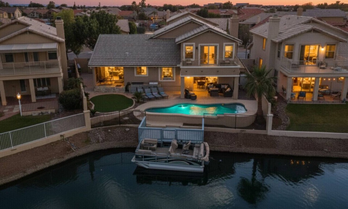 Mohawk HOA House | Free Pool Heating | Spacious Lakefront | Game Room