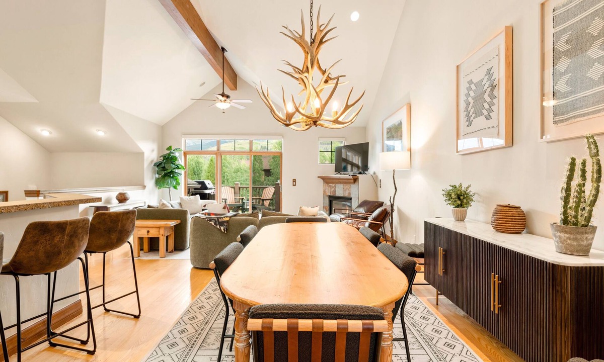 The Highlands House | Free Ski Shuttle! Mtn Views & Private Hot Tub