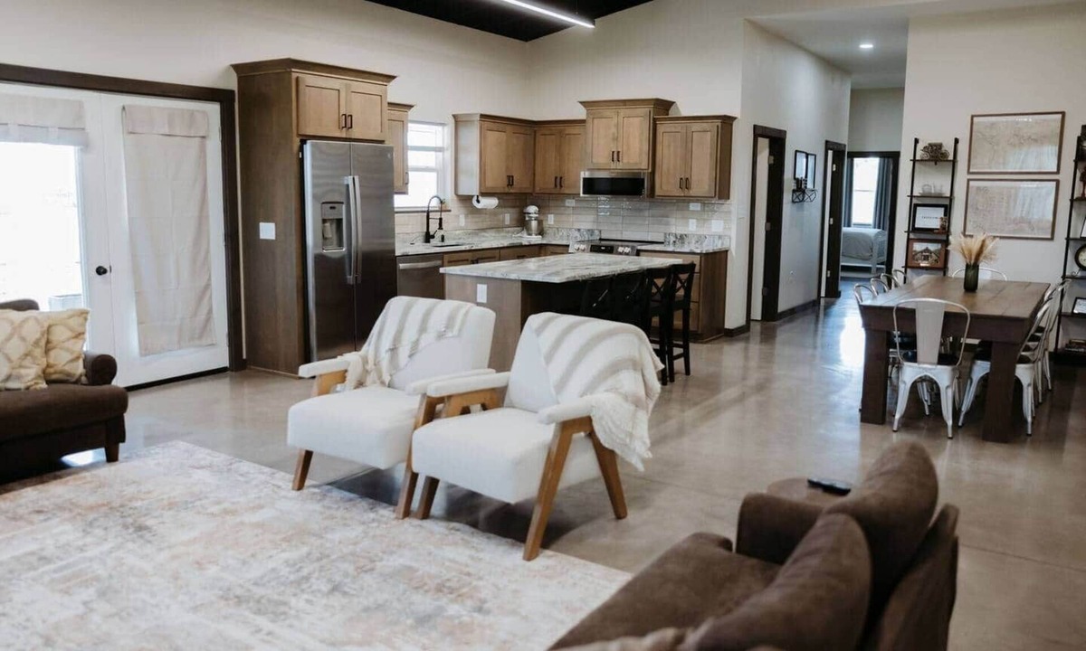 Rogersville House | Freedom Quartersnn~Farm Setting~