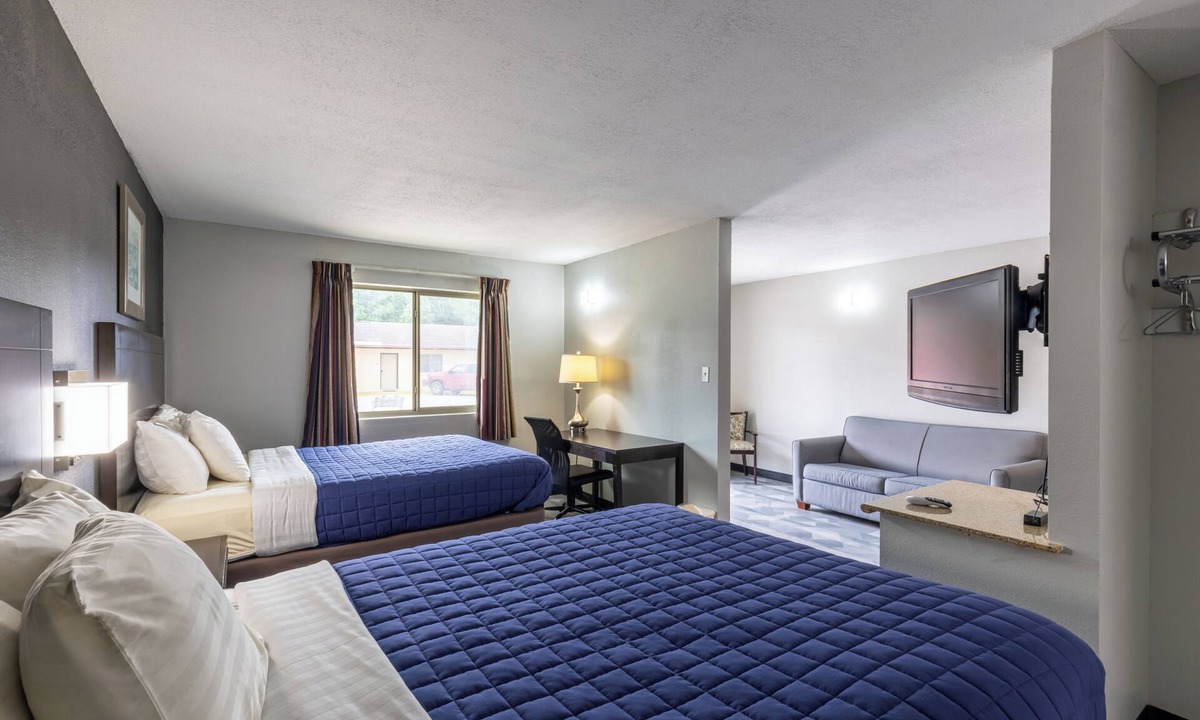 Freer Hotel | Freer Executive Inn and Studios