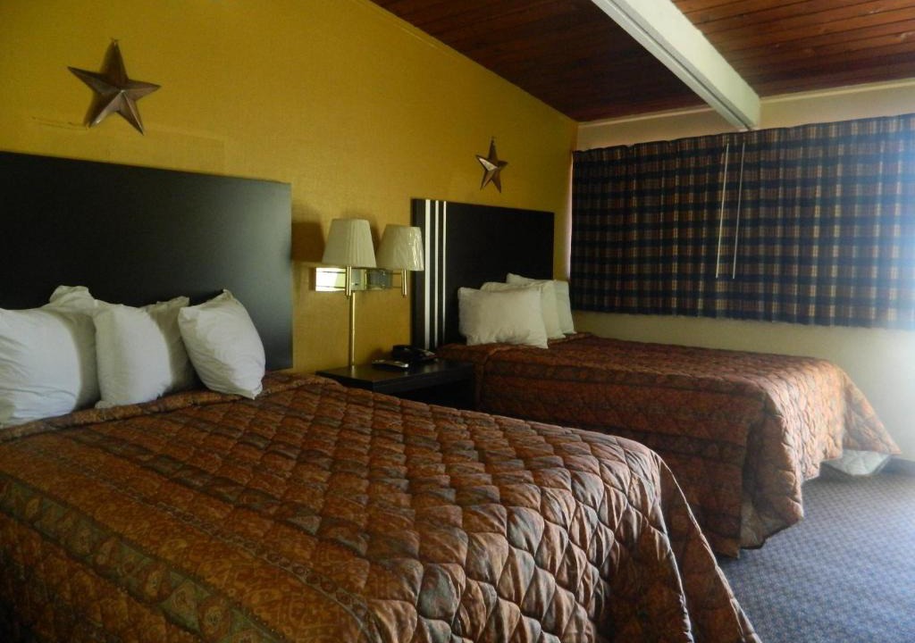 Freer Hotel | Freer Motel