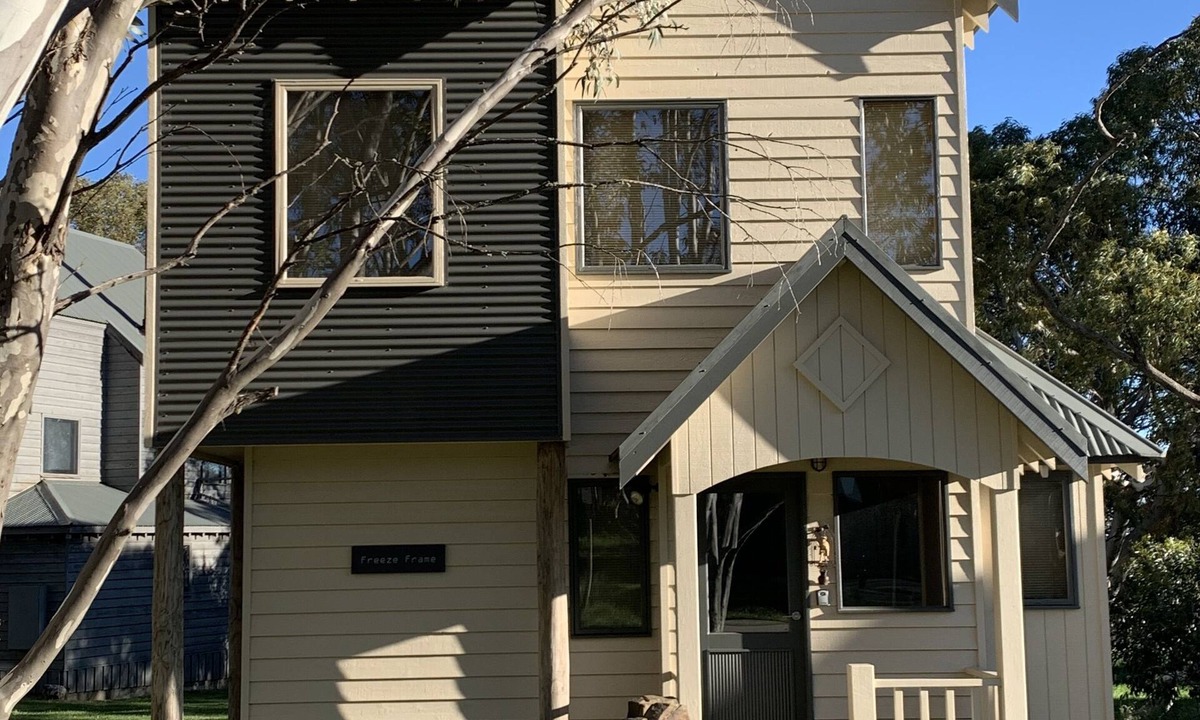 Dinner Plain Ski Chalet | Freeze Frame